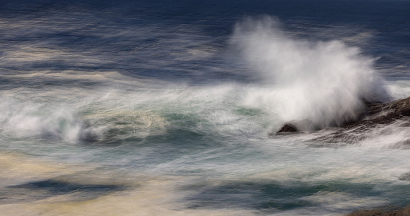 Waves On The Wild Pacific Trail - Iris Schurz