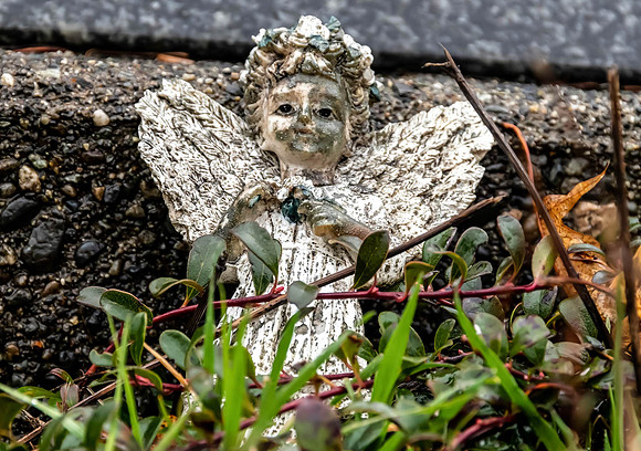 Neal Erickson Angel figurine, Cumberland Cemetary, Ap.17.2023-7