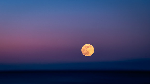 laura-tait-2---full-moon-rising_49766319713_o